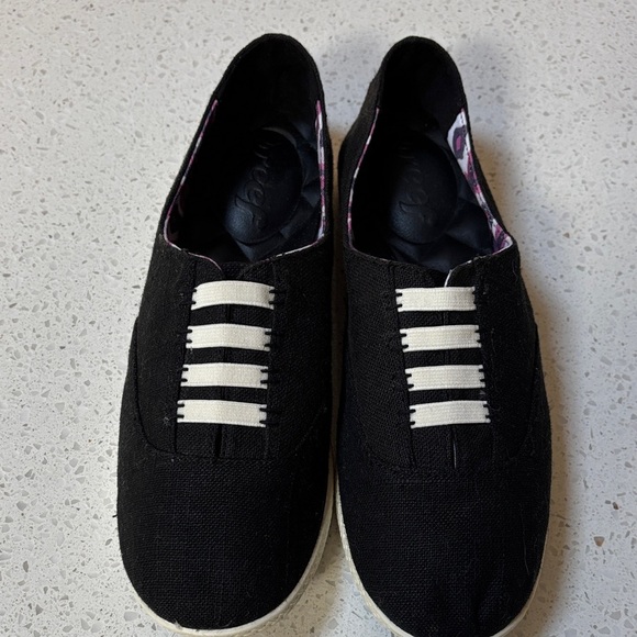 Reef Raindance Women's Comfortable Cushioned Flats, Black/White, Size 8 - Picture 2 of 7